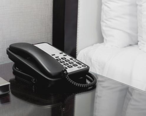 Comment réduire les factures de téléphone dans mon hôtel ?